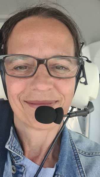 Ich im Cockpit des Flugzeuges